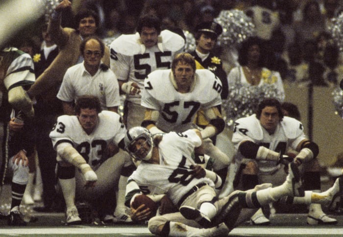 Antonio Pierce envisions returning the Las Vegas Raiders to their glorious defensive dominant past.